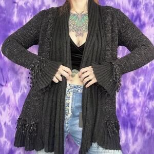 Black slouchy knit cardigan with flared sleeves and ruffle he